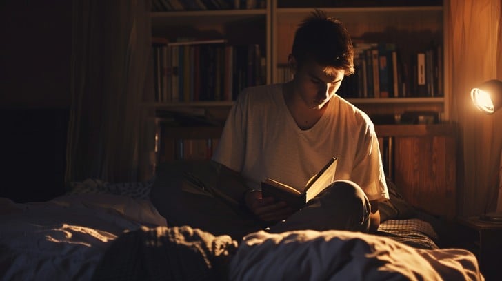 Why Successful People Read Before Bed